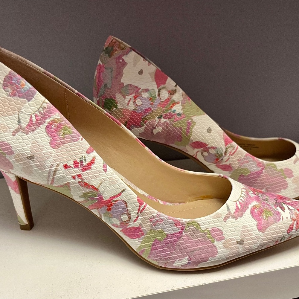 Cute Alfani floral heels size 8